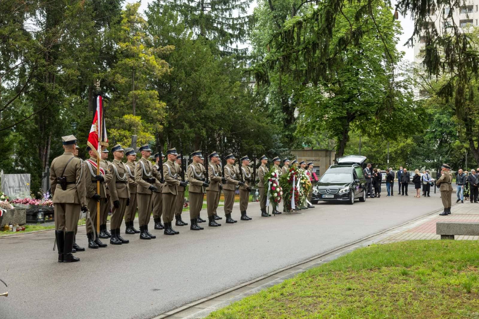 Wojskowy pogrzeb Iredar Bielany